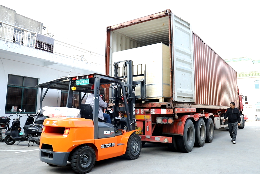 宏創(chuàng)高頻設備現(xiàn)已開始順利發(fā)貨至越南!(圖2) 宏創(chuàng)高頻設備現(xiàn)已開始順利發(fā)貨至越南!(圖2)