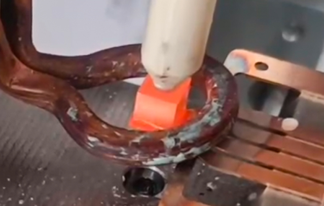 芯片自動焊接工藝：高頻感應加熱助力精密制造升級(圖1)