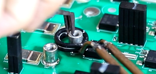 電路板焊接工藝：高頻感應加熱助力精密電子組裝(圖1)